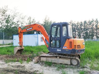 斗山DH55-V挖掘机