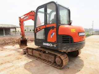 斗山DH60-7挖掘机