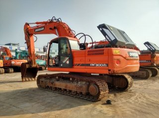 斗山DX300挖掘机