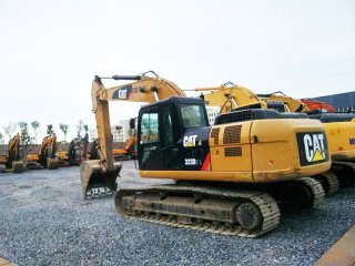 卡特323D挖掘机